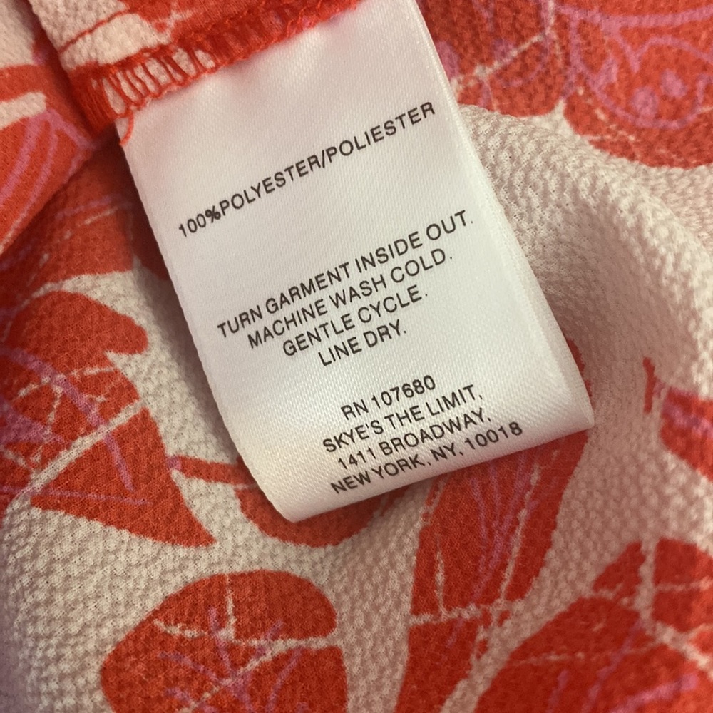 Skye’s the limit red/pink/white sleeveless asymmetrical blouse. Sz L. NWT. - Picture 8 of 8
